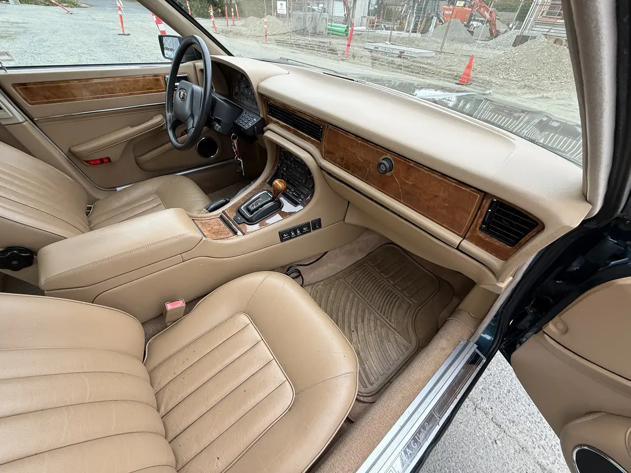 Jaguar XJ снимка Jaguar XJ