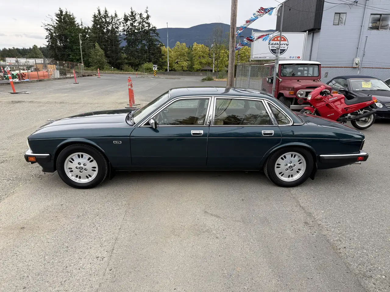 Jaguar XJ снимка Jaguar XJ