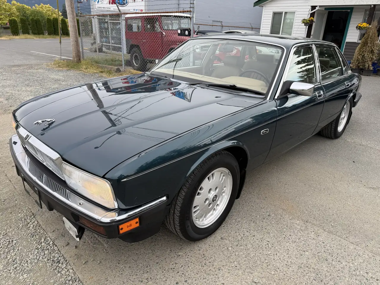 Jaguar XJ снимка Jaguar XJ