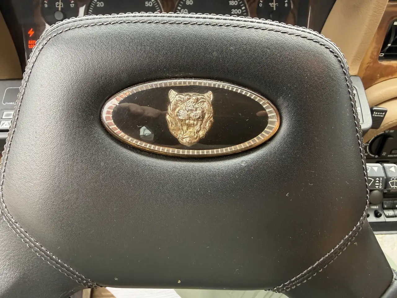 Jaguar XJ снимка Jaguar XJ