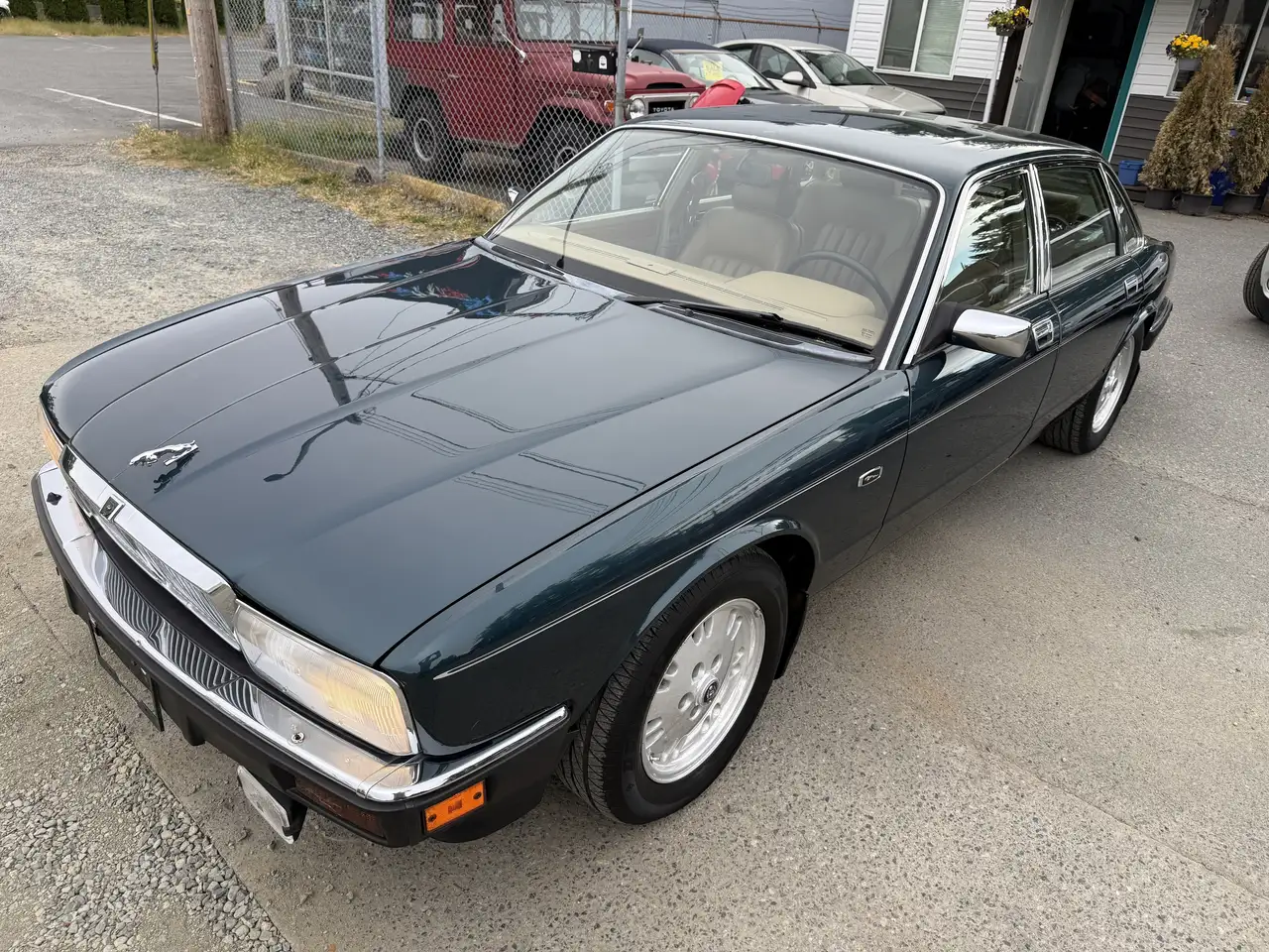 Jaguar XJ снимка Jaguar XJ