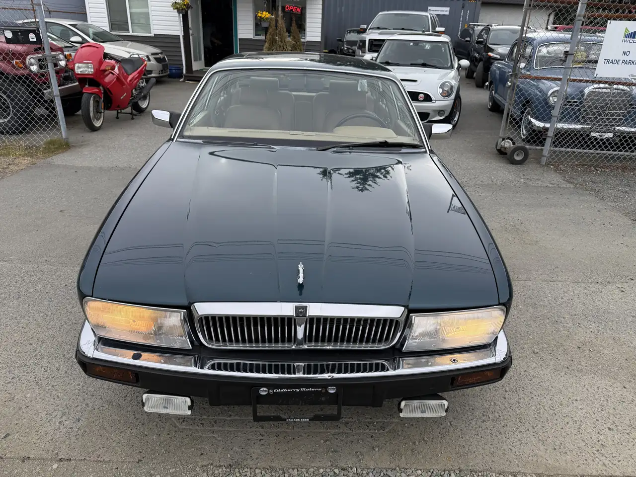 Jaguar XJ снимка Jaguar XJ
