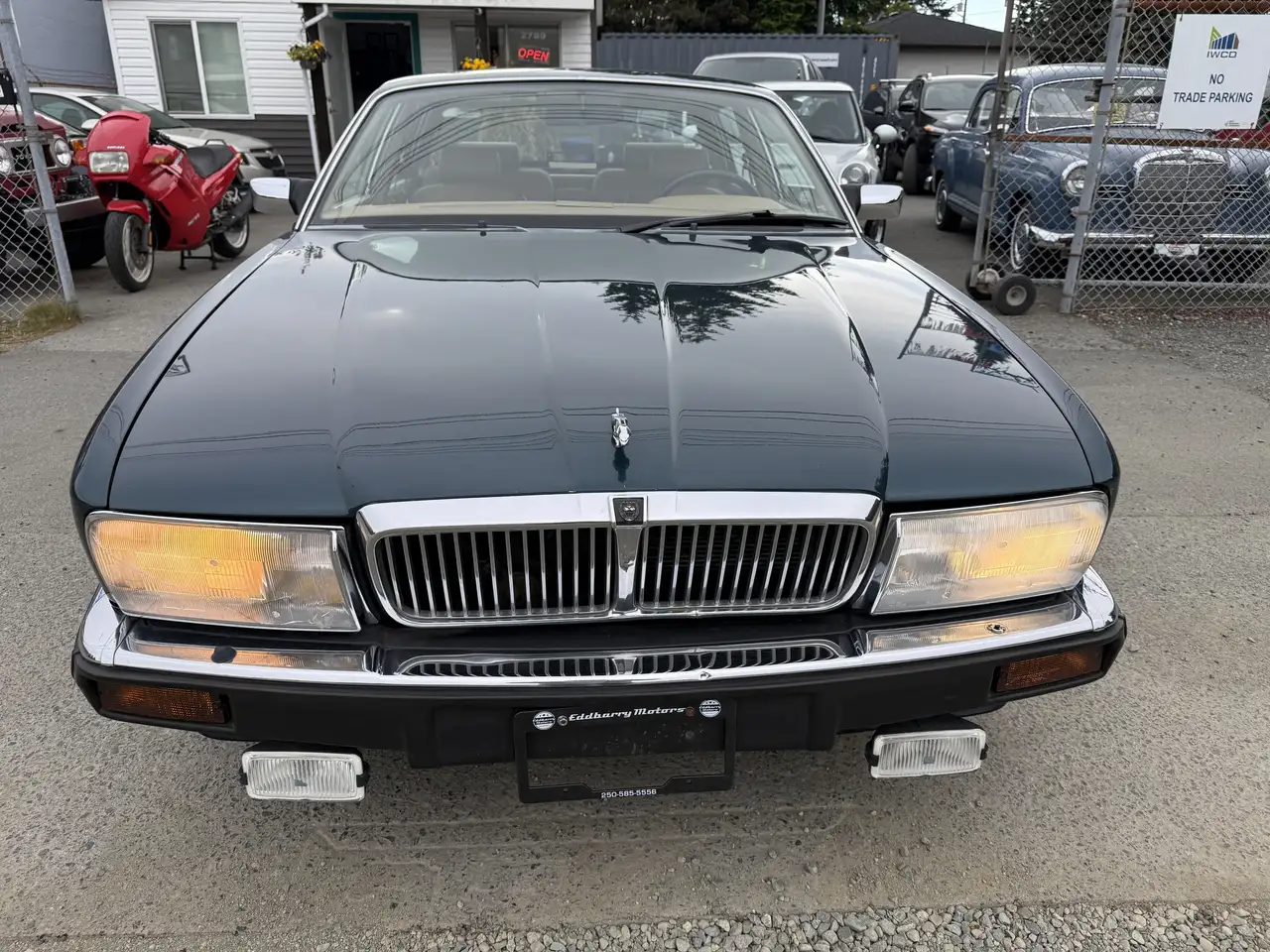 Jaguar XJ снимка Jaguar XJ