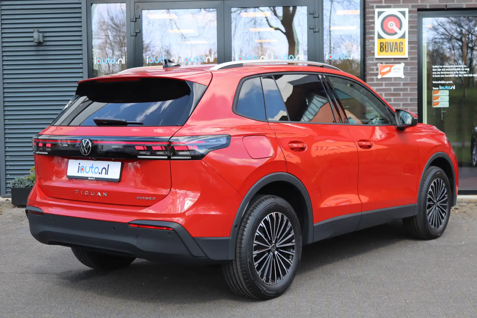 Volkswagen Tiguan 1.5 eHybrid 204pk Edition IQ.Light/Keyless/Camera/ Rood - 2