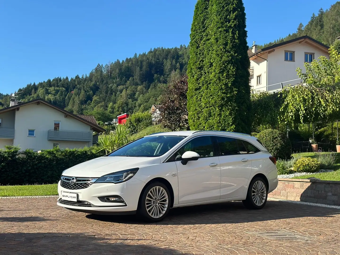 Opel Astra Sports Tourer 1.6 cdti 136CV Business CATENA NUOVA Bianco - 2