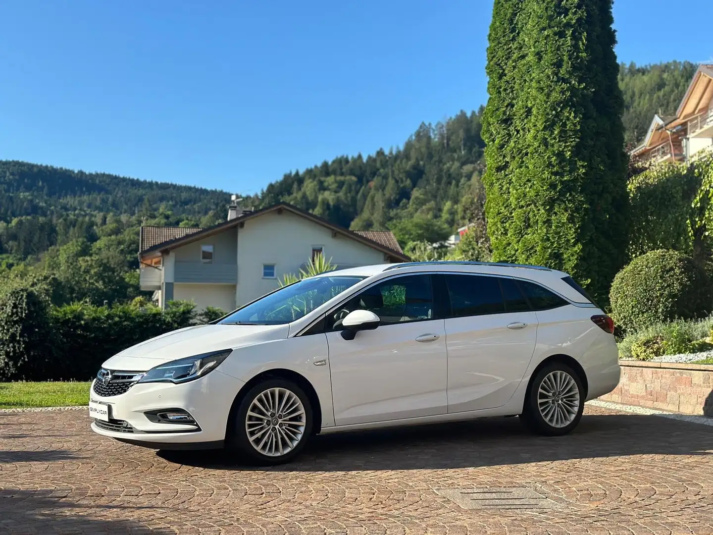 Opel Astra Sports Tourer 1.6 cdti 136CV Business CATENA NUOVA Bianco - 1