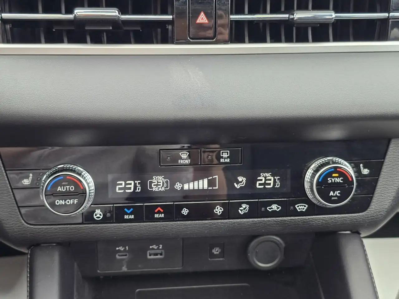 Mitsubishi Outlander снимка Mitsubishi Outlander