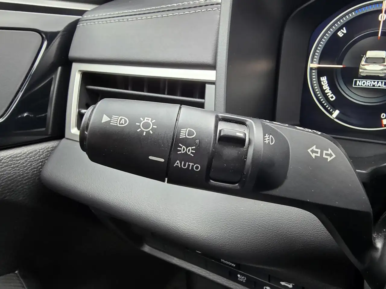 Mitsubishi Outlander снимка Mitsubishi Outlander