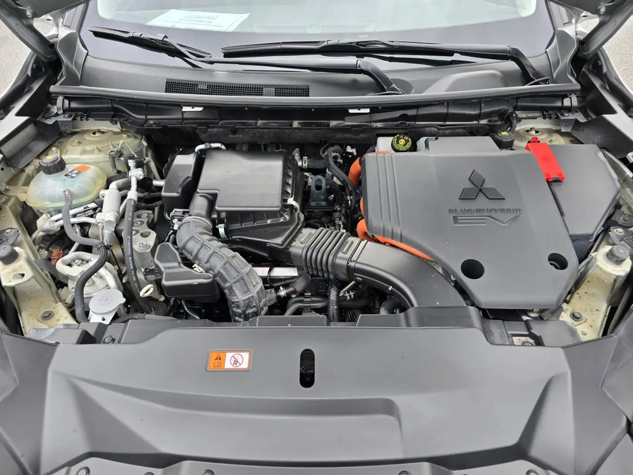 Mitsubishi Outlander снимка Mitsubishi Outlander