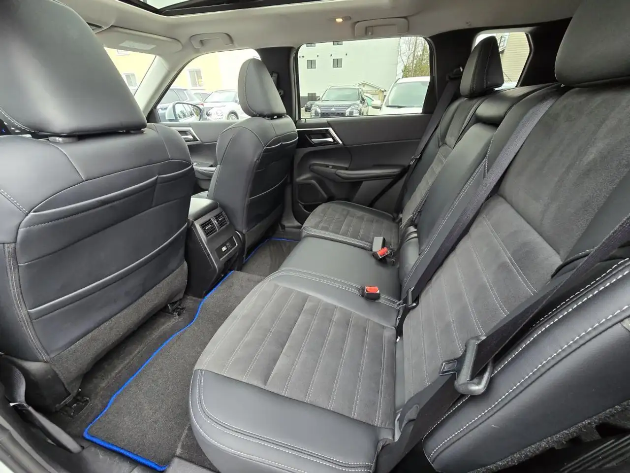 Mitsubishi Outlander снимка Mitsubishi Outlander