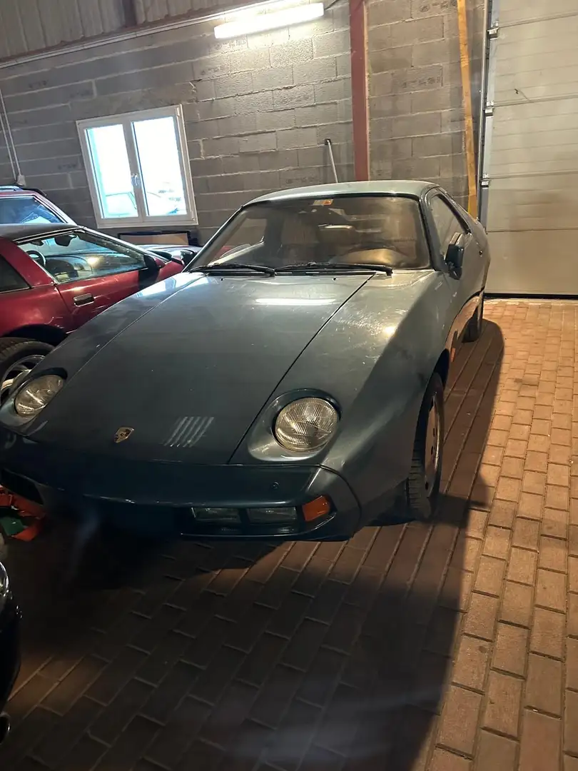 Porsche 928 - 1