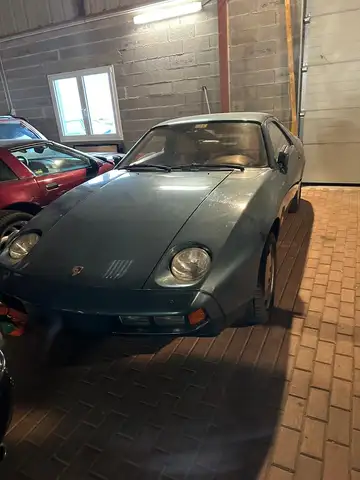 Porsche 928