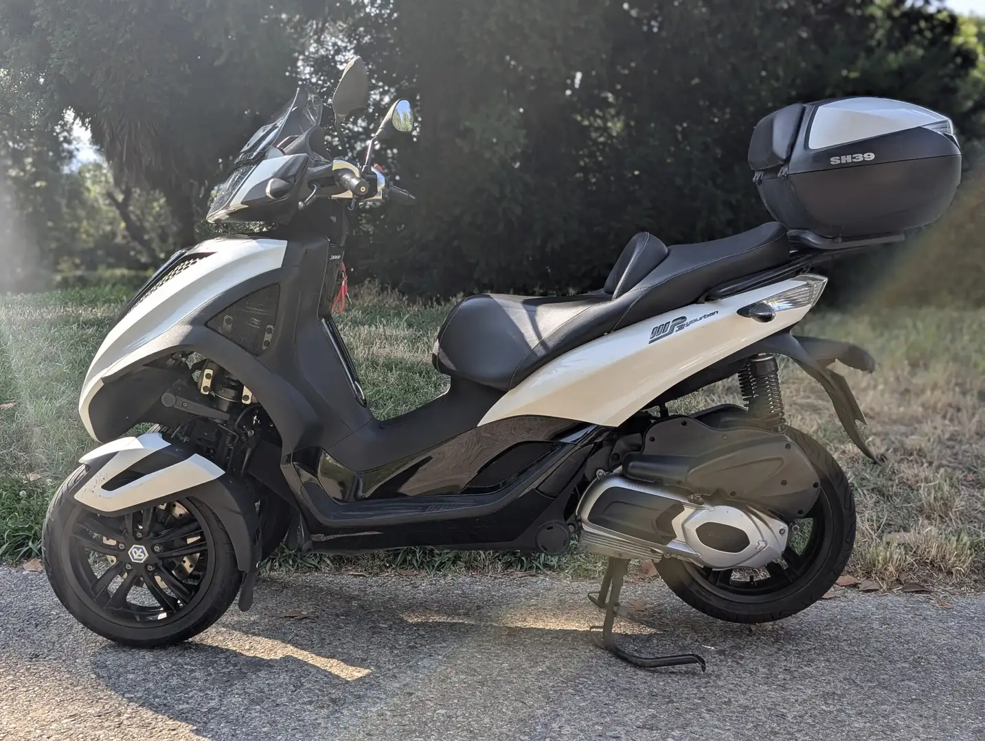 Piaggio MP3 300 Wit - 2