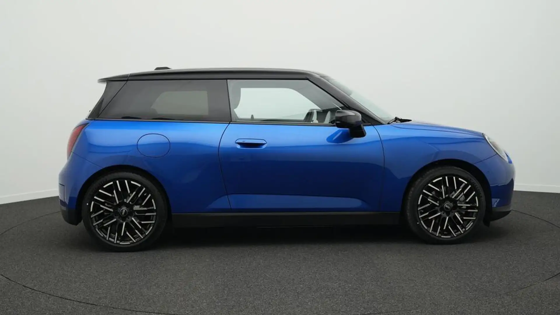 MINI Cooper SE Favoured Trim Blau - 2