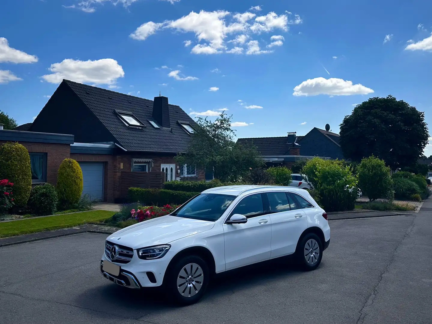 Mercedes-Benz GLC 220 GLC 220 d 4Matic Luftfahrwerk HEAD-UP AHK KEYLESS Weiß - 1