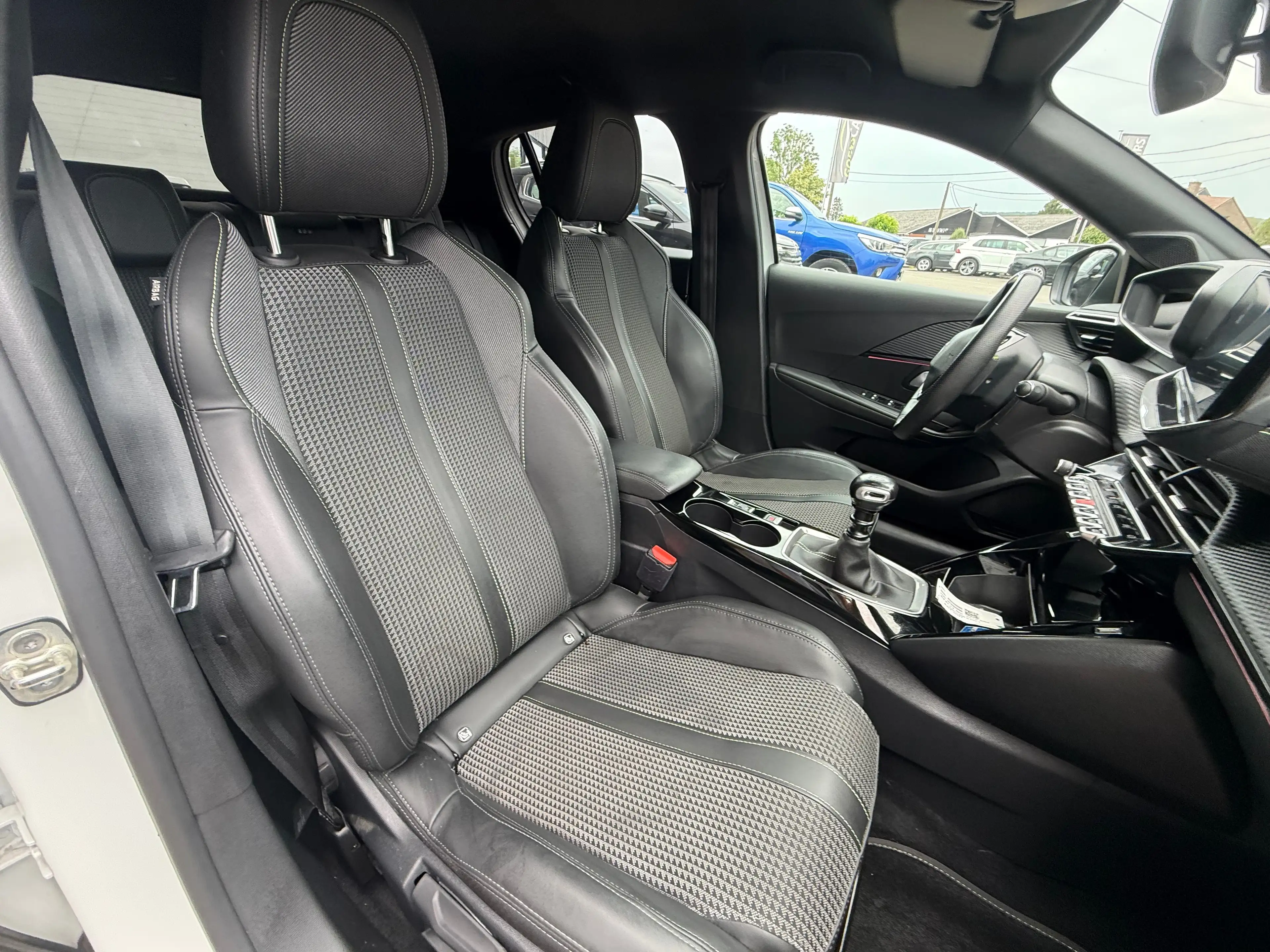 Peugeot 208 208 1.5HDi GT-Line CRUISE,CLIM,CAMÉRA,RADARS,FULL LED… — photo 6
