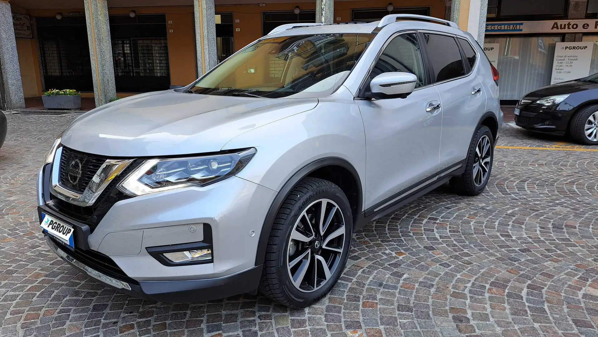 Nissan X-Trail 2.0 dci N-Connecta 4wd xtronic CON GANCIO TRAINO. Grau - 2