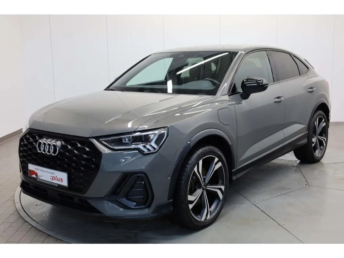 Audi Q3 Sportback 45 TFSI e S line Grau - 2