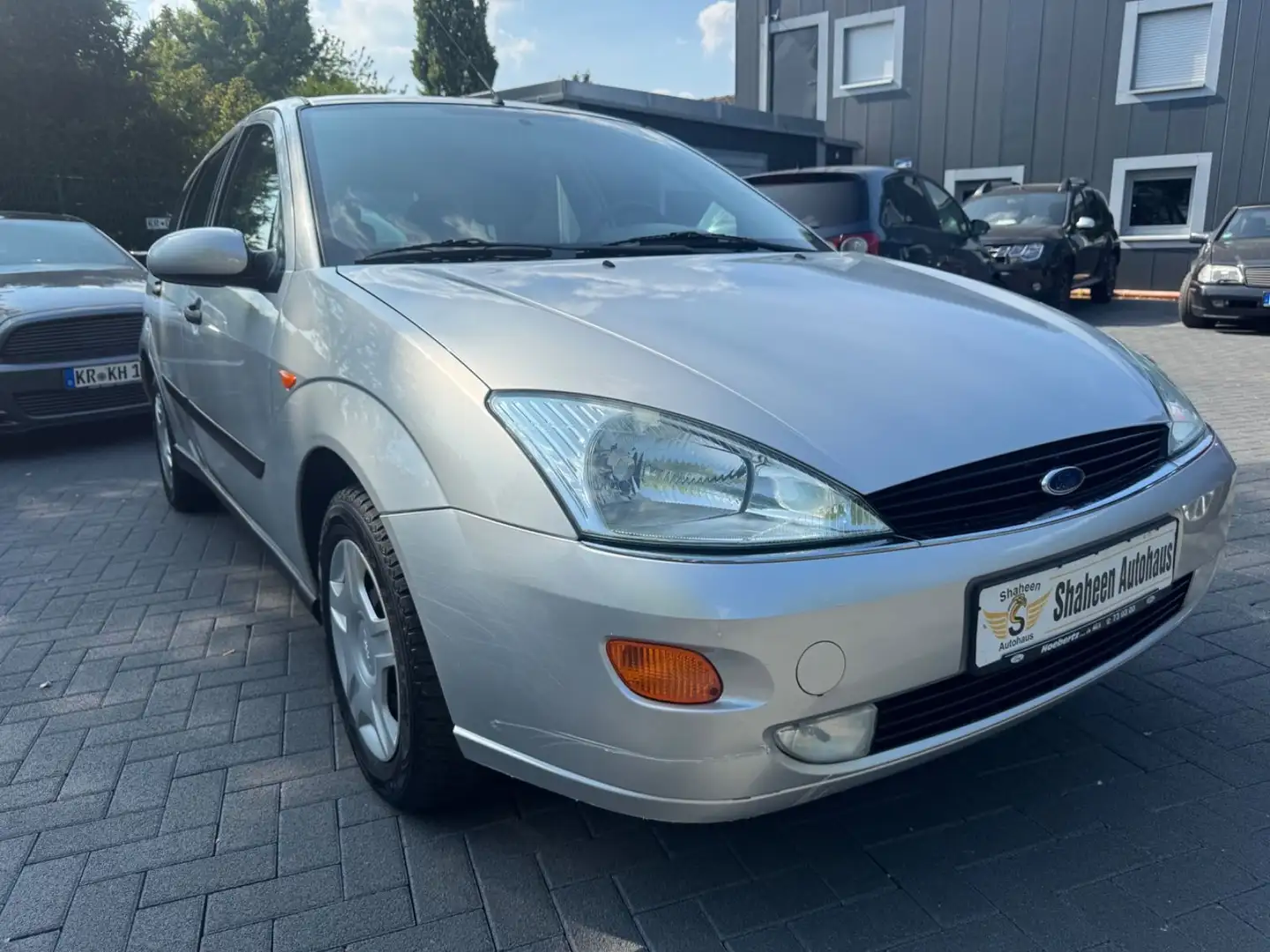 Ford Focus 1.6 Futura Autom. Silber - 1