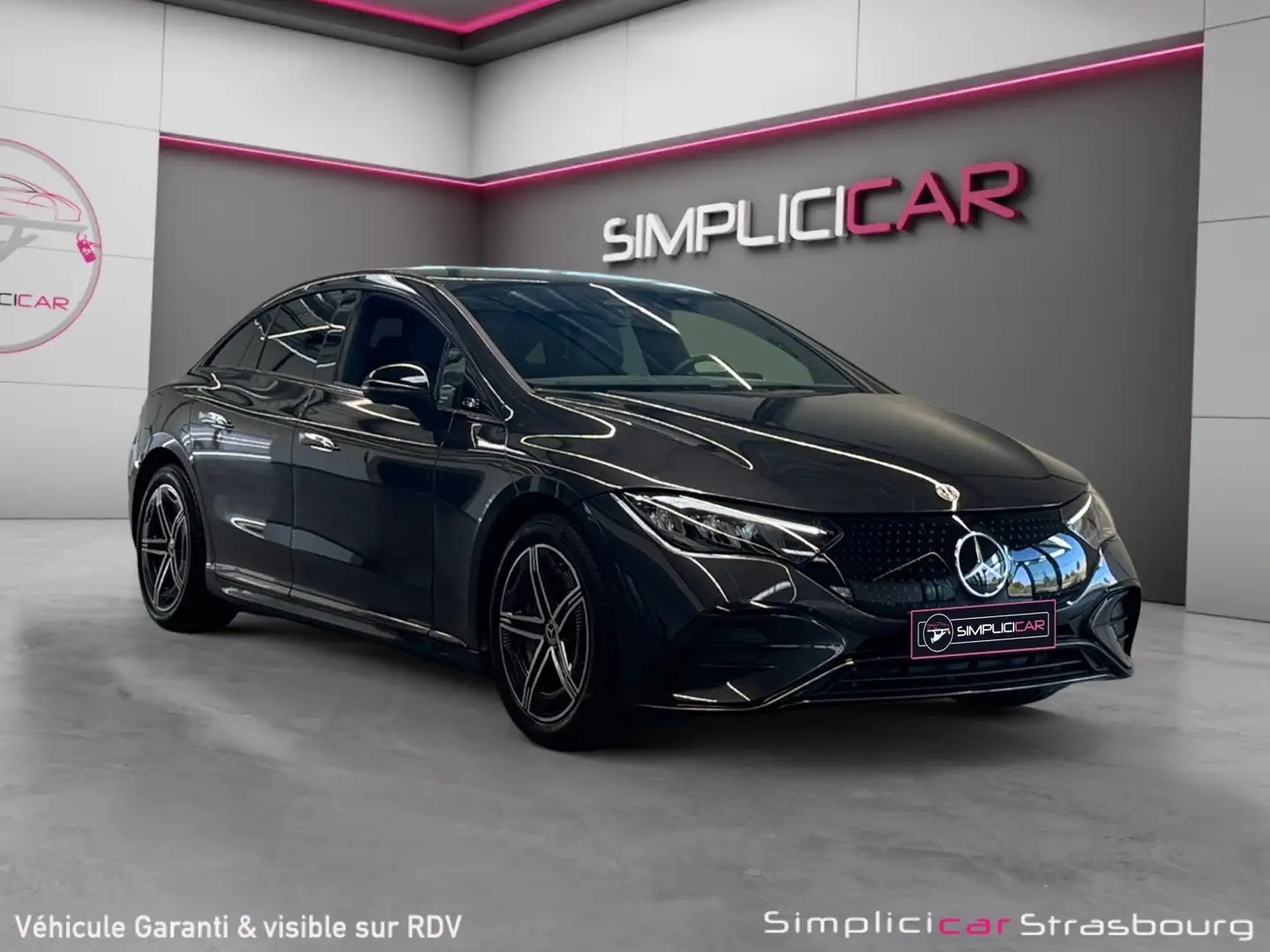 Mercedes-Benz AMG Line Schwarz - 1