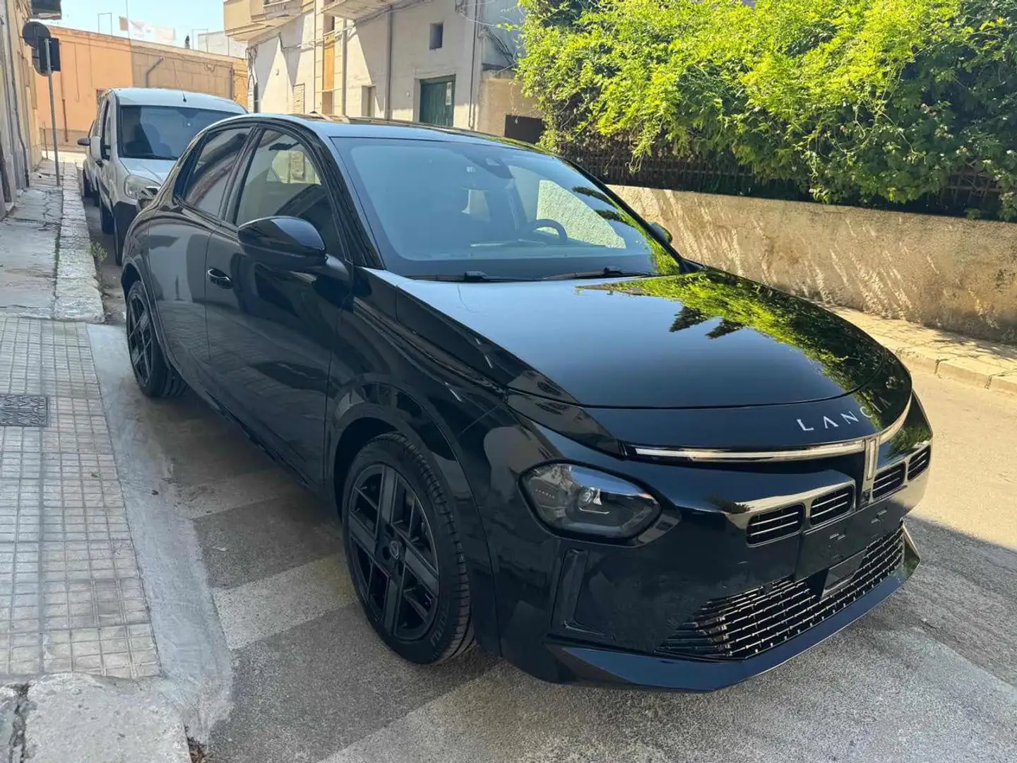 Lancia Ypsilon Hybrid e-DCT LX Nero - 2
