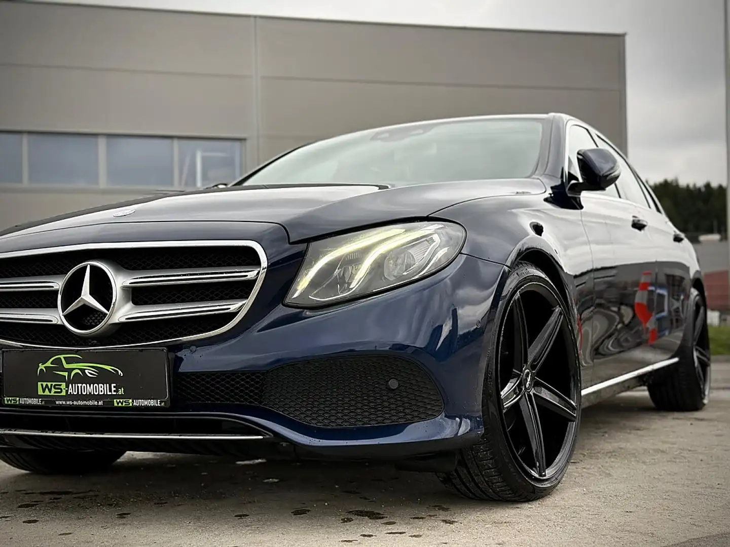 Mercedes-Benz E 220 d Avantgarde Aut. Blau - 2