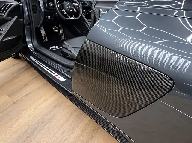Audi R8 view 15
