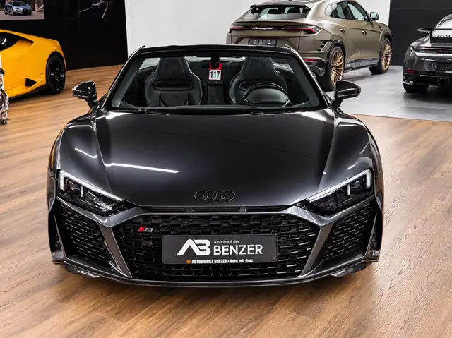 Audi R8 view 6