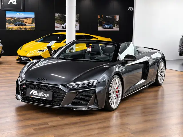 Audi R8 view 9
