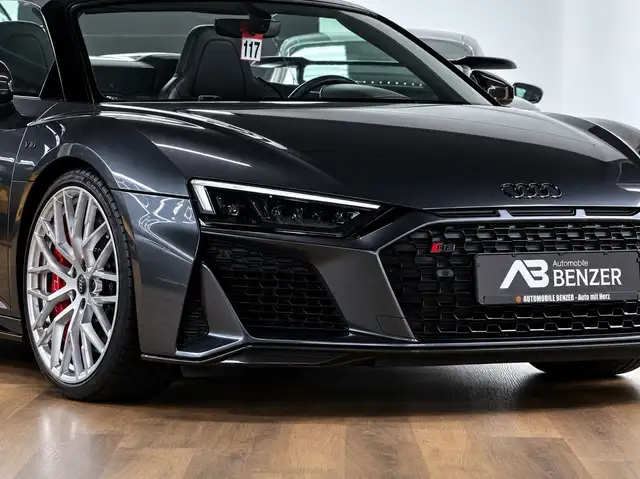 Audi R8 view 2