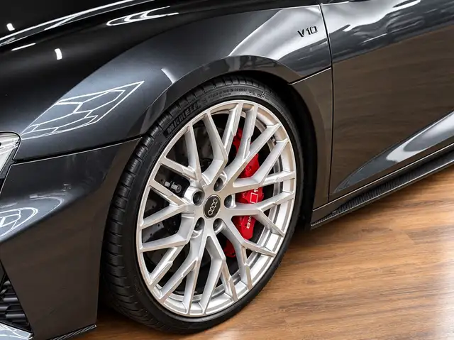 Audi R8 view 8