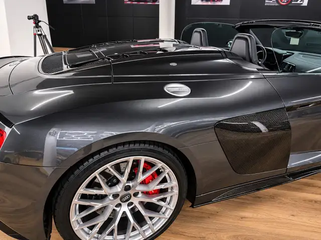 Audi R8 view 10