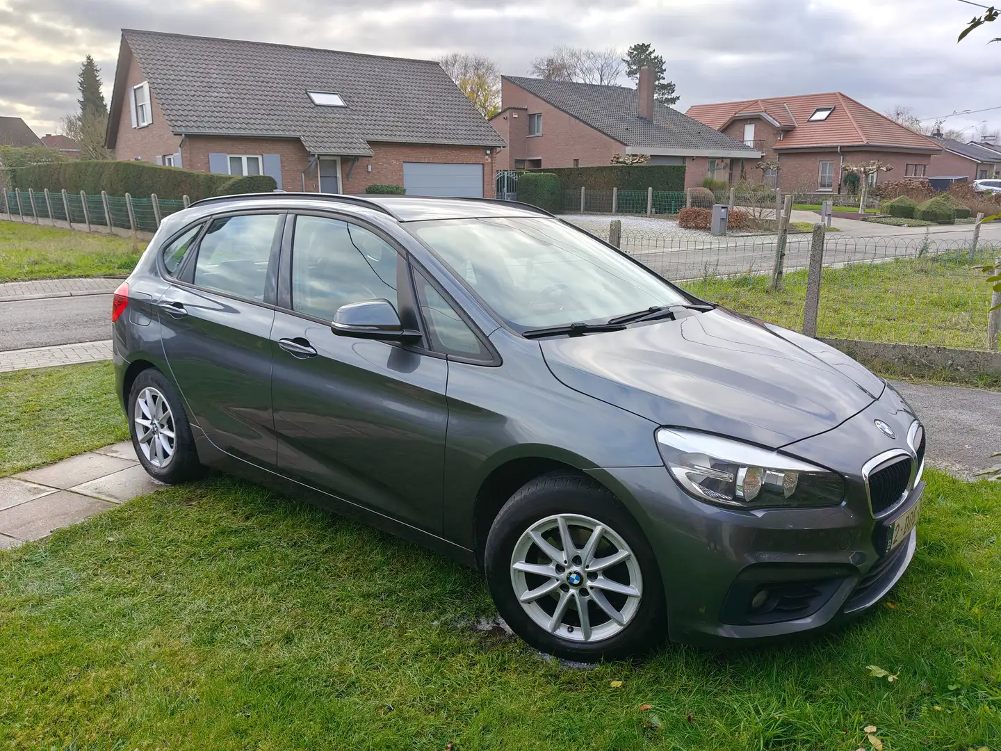 BMW 216 216d Active Tourer Aut. Luxury Line Gris - 2