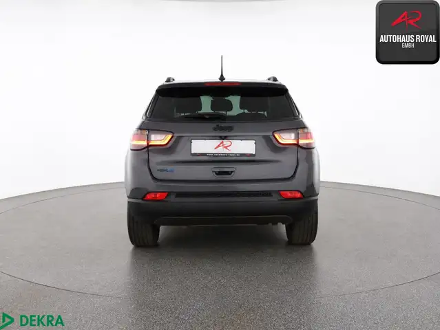 Jeep Compass view 4