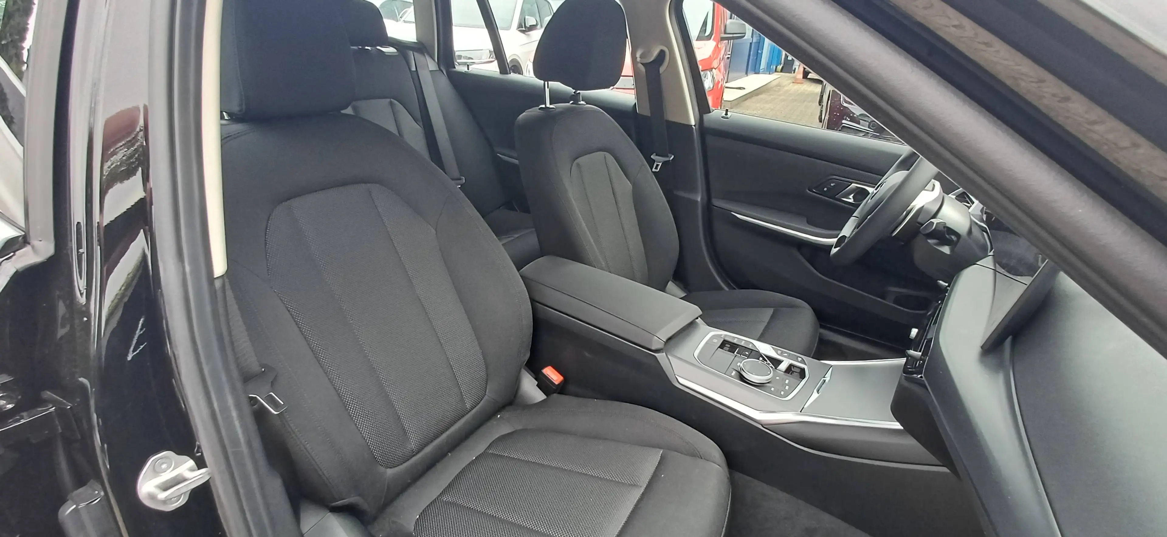 BMW 318 318i Touring Automatik-Klimaaut-Navi-Kamera-Sitzhzg-PDCv+h — photo 13