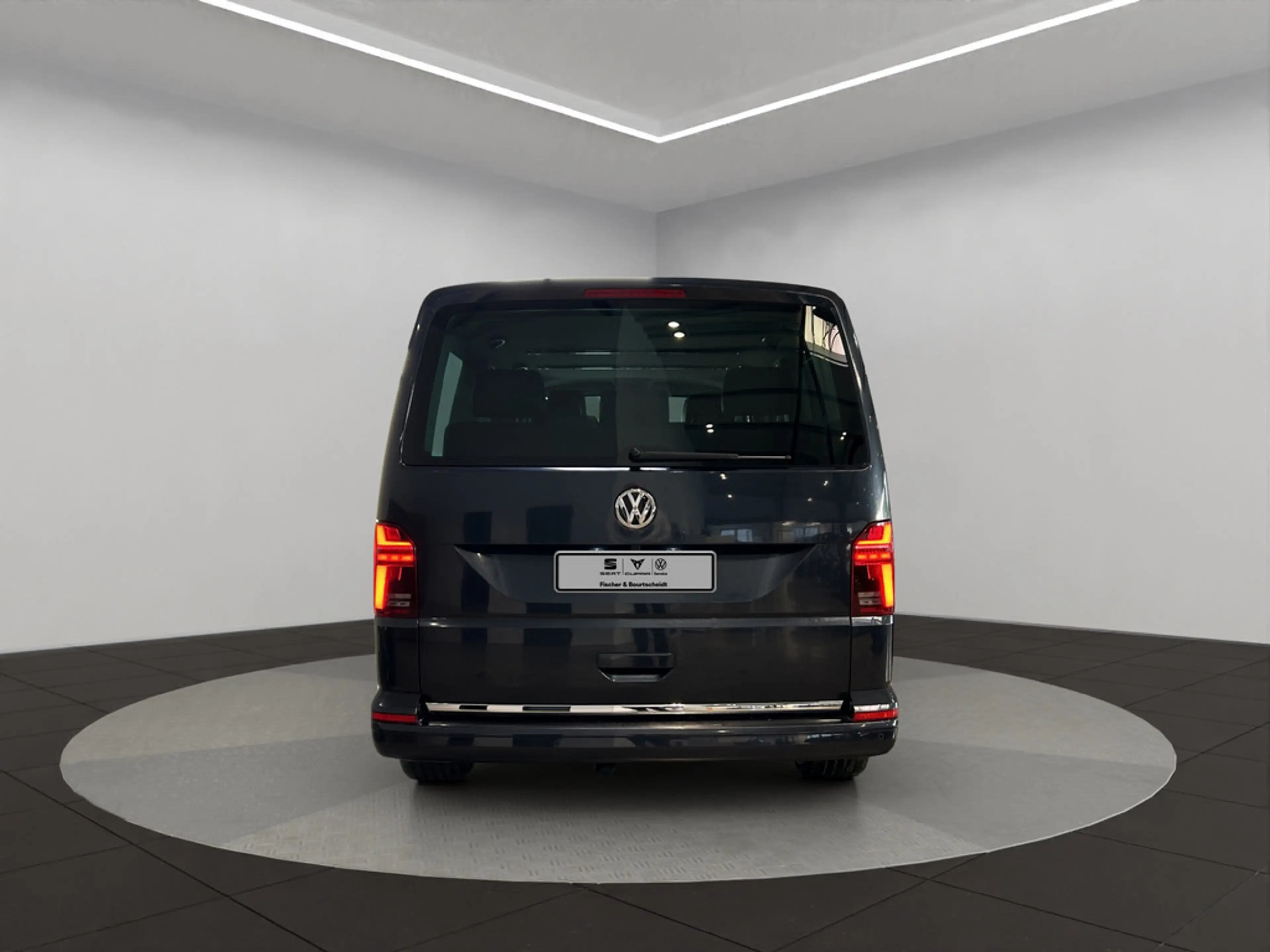 Volkswagen T6.1 Multivan Multivan Highline STANDHZ LED — photo 3