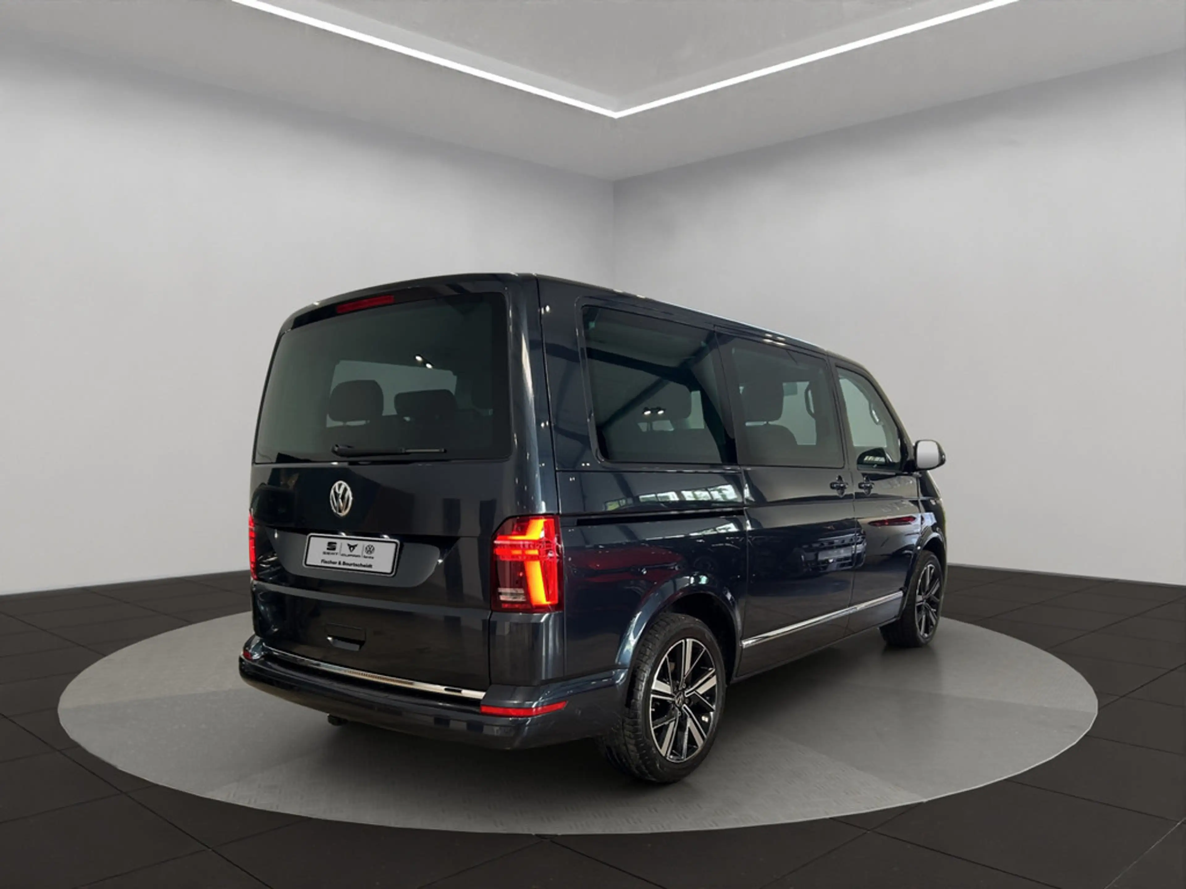 Volkswagen T6.1 Multivan Multivan Highline STANDHZ LED — photo 4