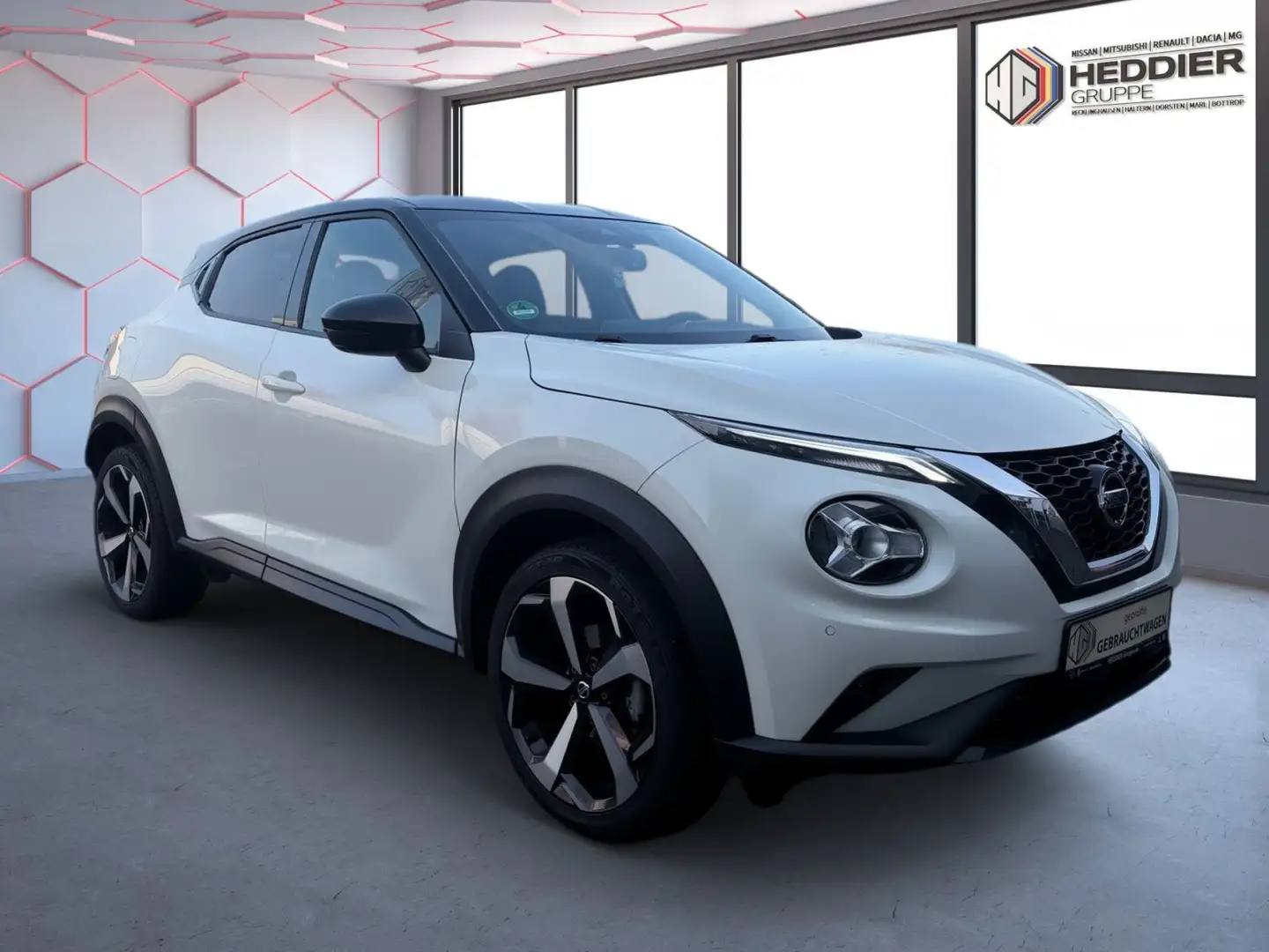 Nissan Juke 1.0 DIG-T Tekna*SHZ*Navi*Kamera* Schwarz - 2