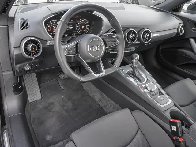 Audi TT view 9