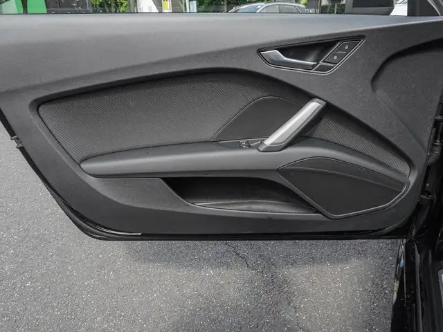 Audi TT view 15