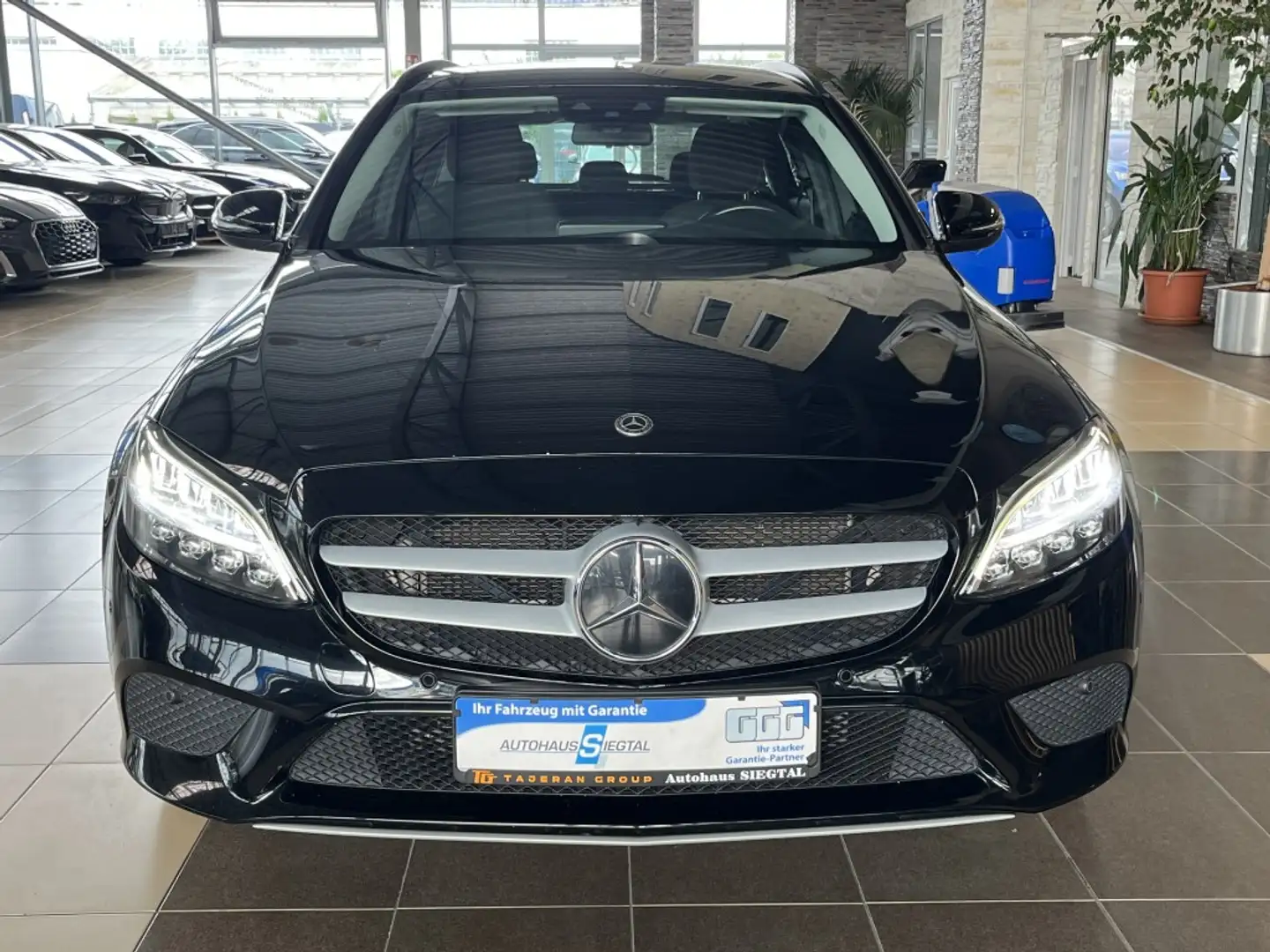Mercedes-Benz C 200 Night Edition*LED*CarPlay*MFL*AHK Чорний - 2