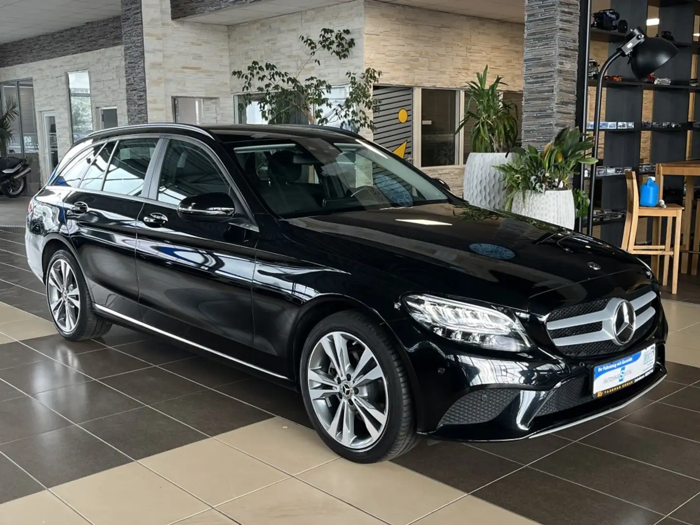 Mercedes-Benz C 200 Night Edition*LED*CarPlay*MFL*AHK Чорний - 1