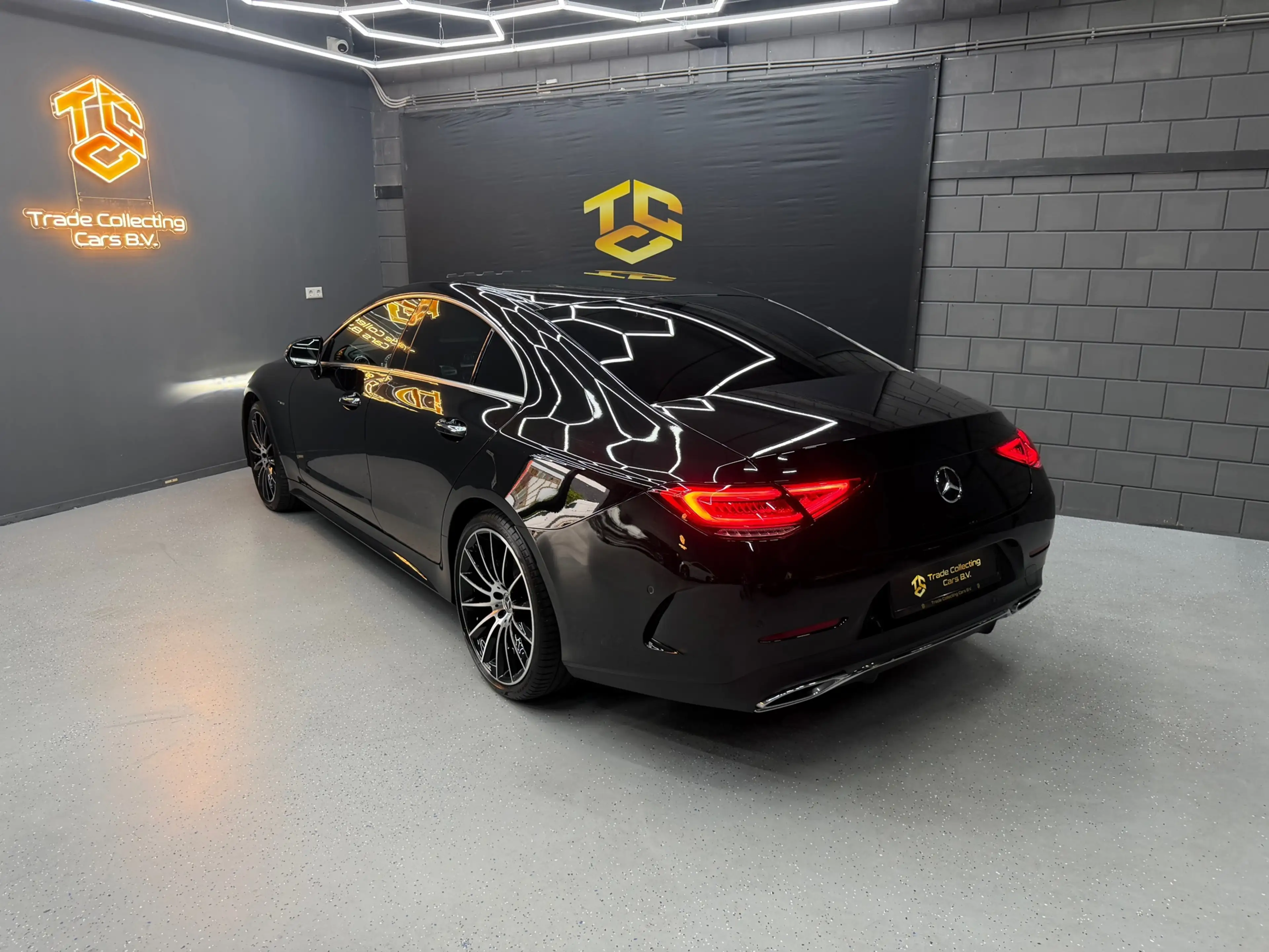 Mercedes-Benz CLS 350 d 4MATIC AMG PANO-HUP-SOFTCLOSE-KEYLESS-360-TREKHA — photo 7