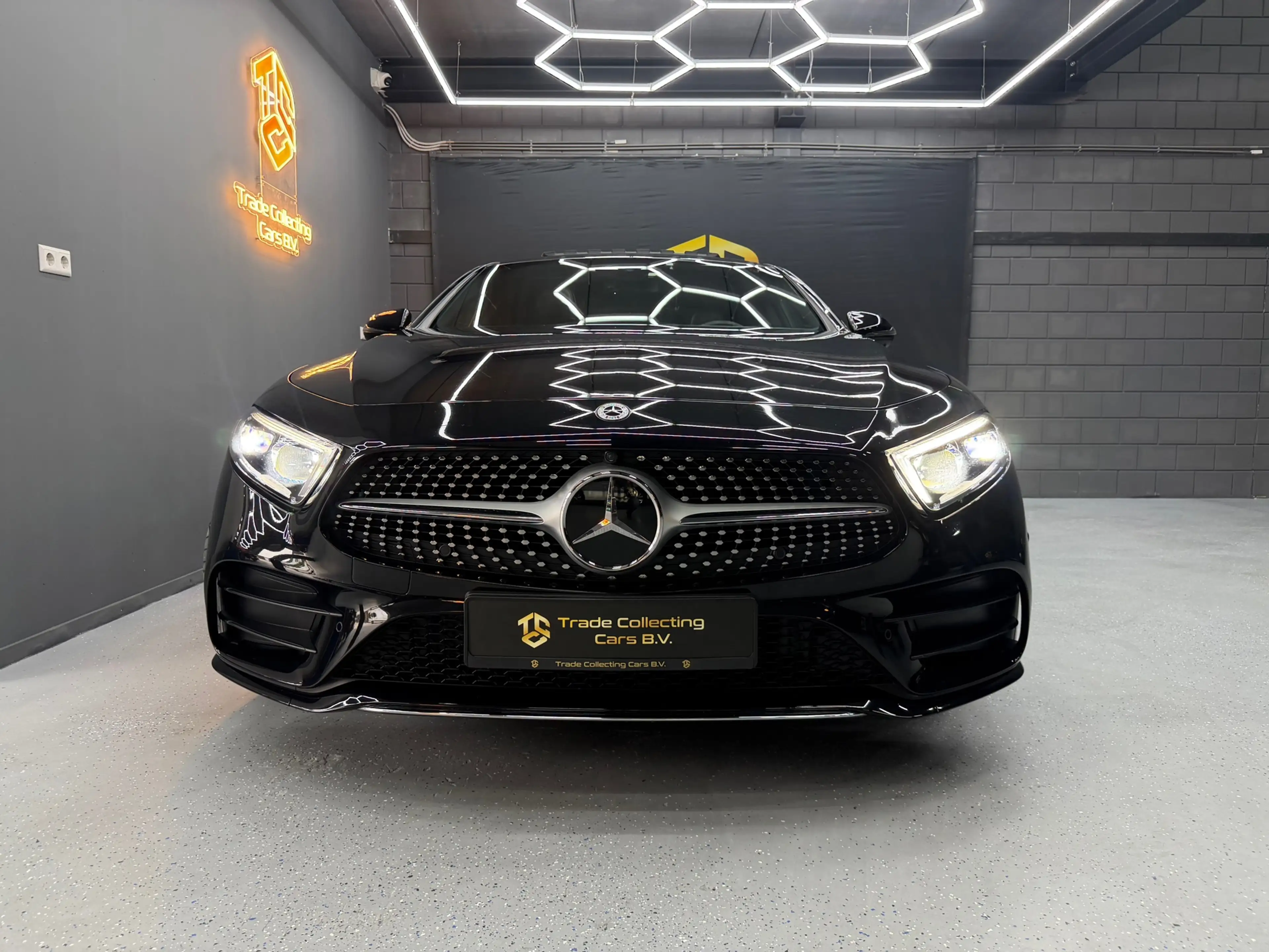 Mercedes-Benz CLS 350 d 4MATIC AMG PANO-HUP-SOFTCLOSE-KEYLESS-360-TREKHA — photo 2
