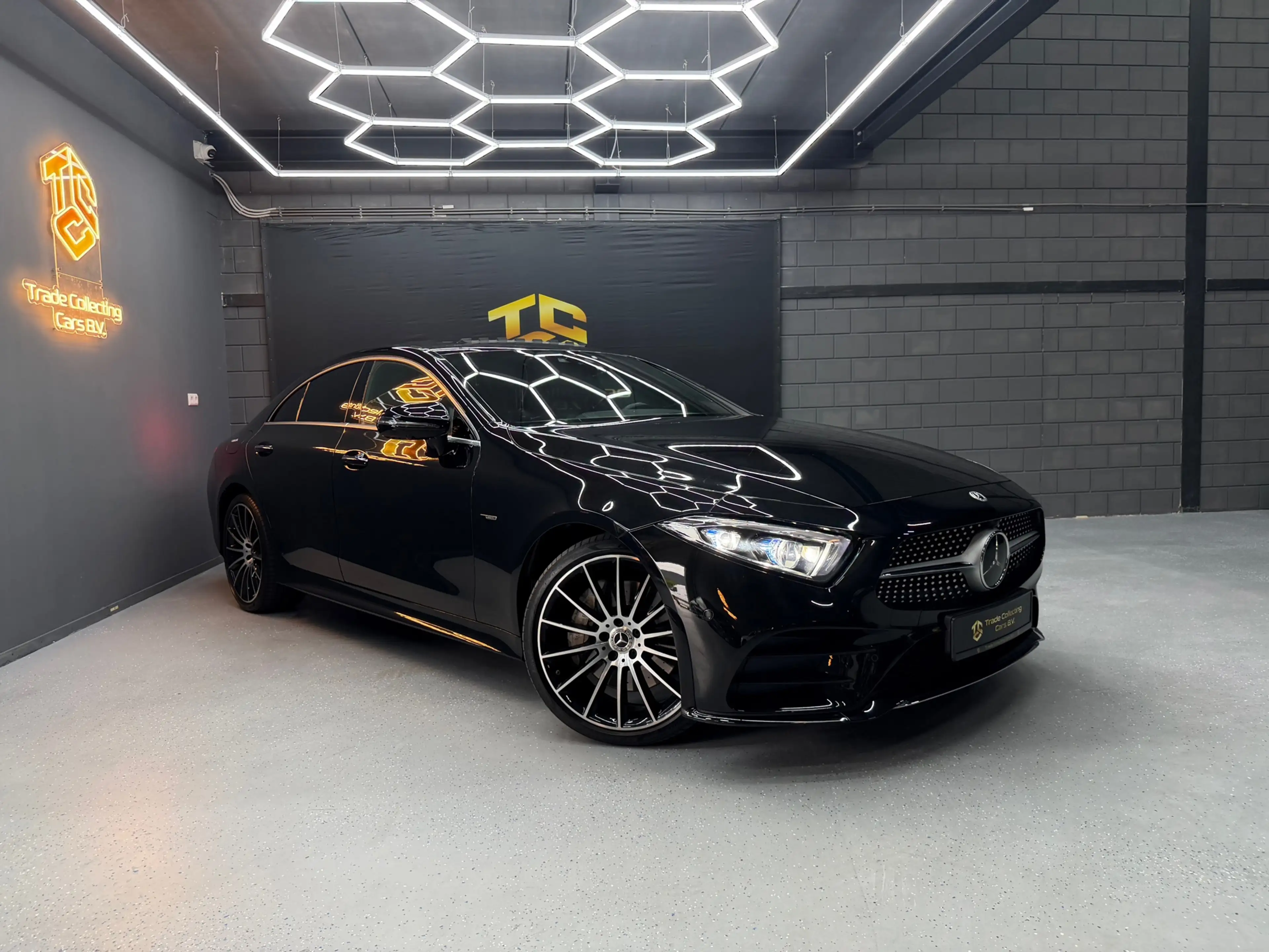 Mercedes-Benz CLS 350 d 4MATIC AMG PANO-HUP-SOFTCLOSE-KEYLESS-360-TREKHA — photo 3