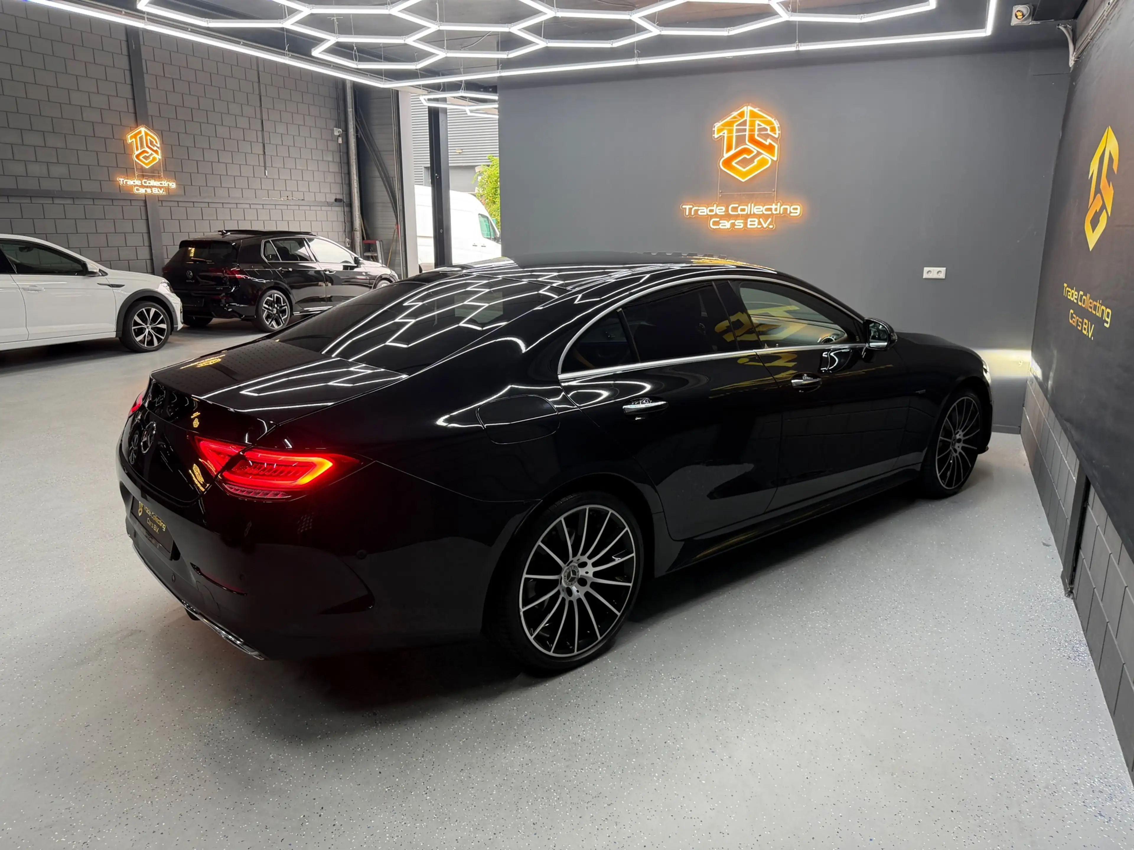 Mercedes-Benz CLS 350 d 4MATIC AMG PANO-HUP-SOFTCLOSE-KEYLESS-360-TREKHA — photo 8