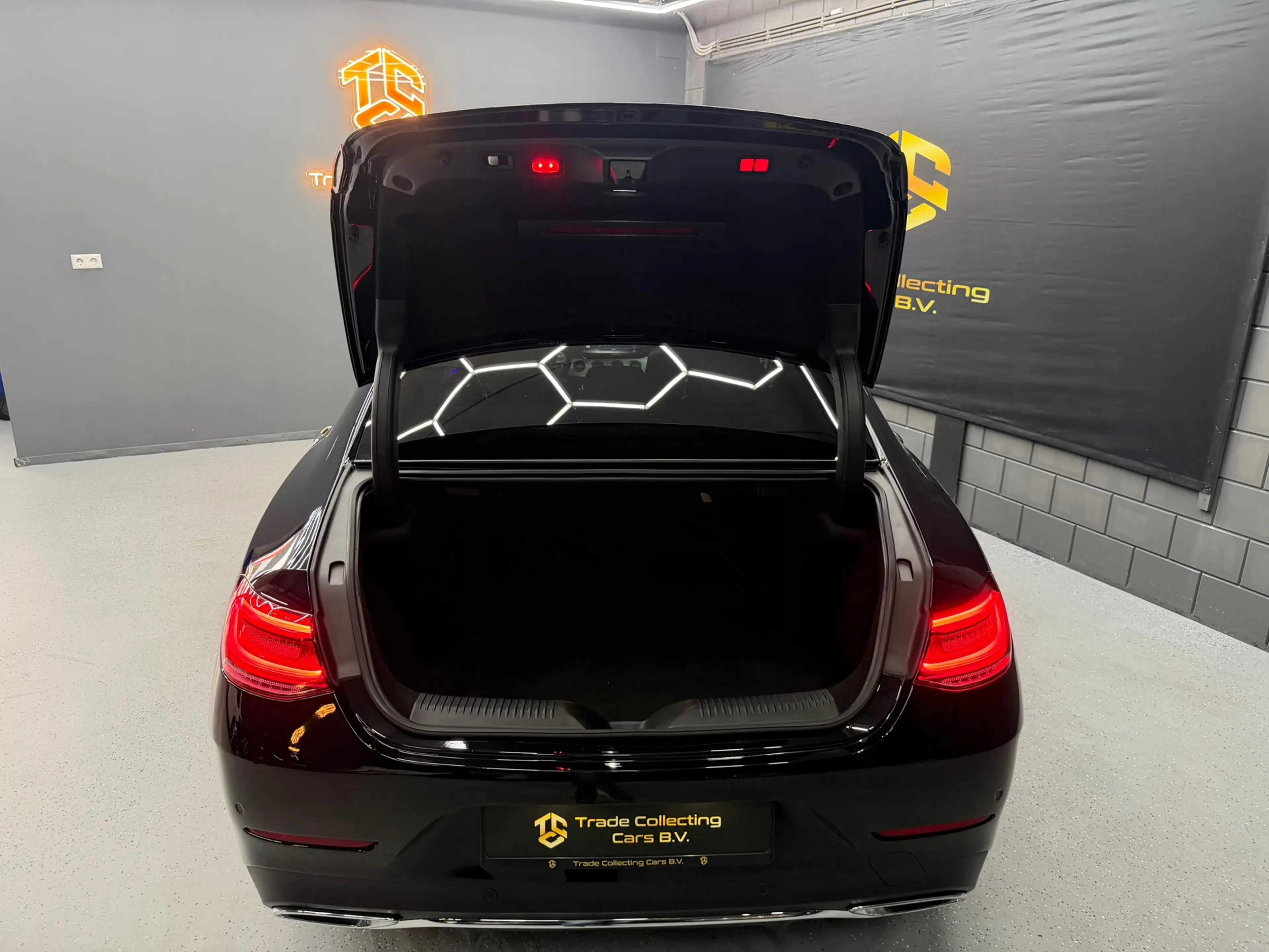 Mercedes-Benz CLS 350 d 4MATIC AMG PANO-HUP-SOFTCLOSE-KEYLESS-360-TREKHA — photo 9
