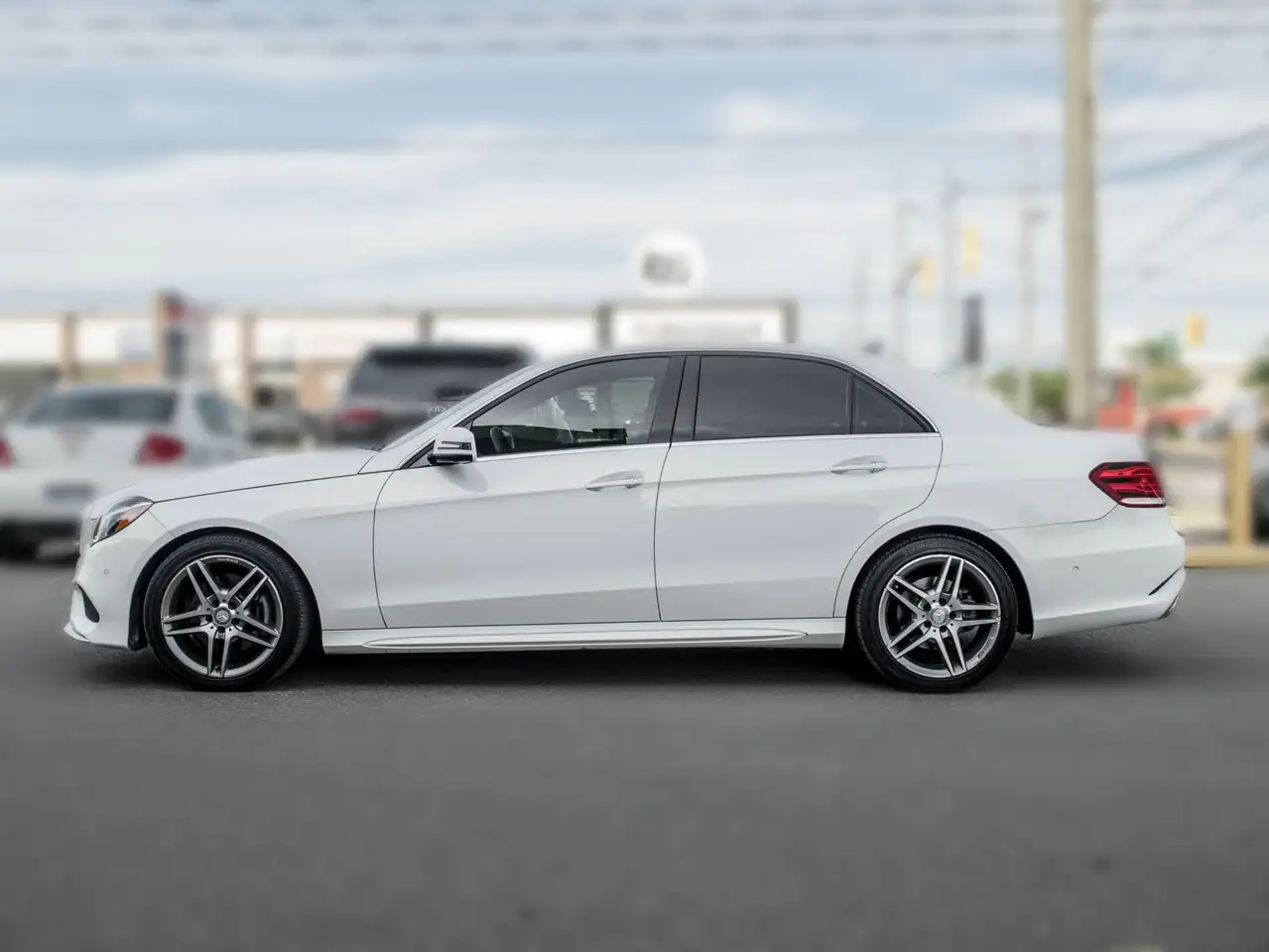 Mercedes-Benz E-Class снимка Mercedes-Benz E-Class