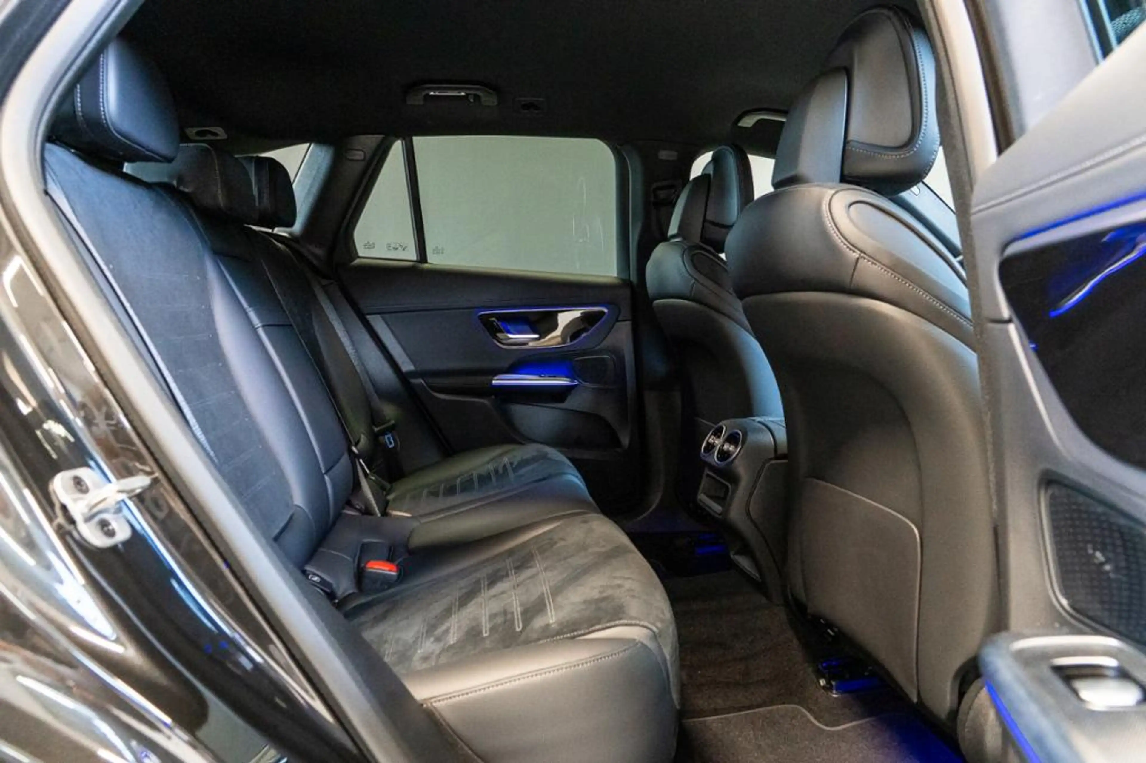 Mercedes-Benz GLC 300 de 4M *AMG Digital AHK Distron 360° Head — photo 9