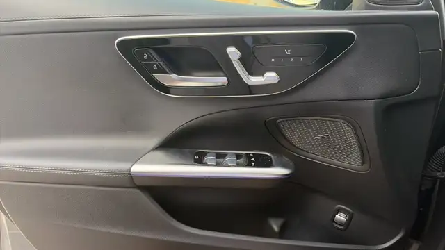 Mercedes-Benz C-Class view 14